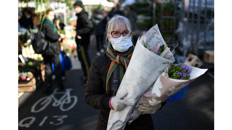 BRITAIN-HEALTH-VIRUS-RETAIL-FLOWERS