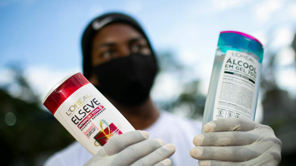 The 'ShampooChallenge' Has Men Balancing Shampoo Bottles on Their