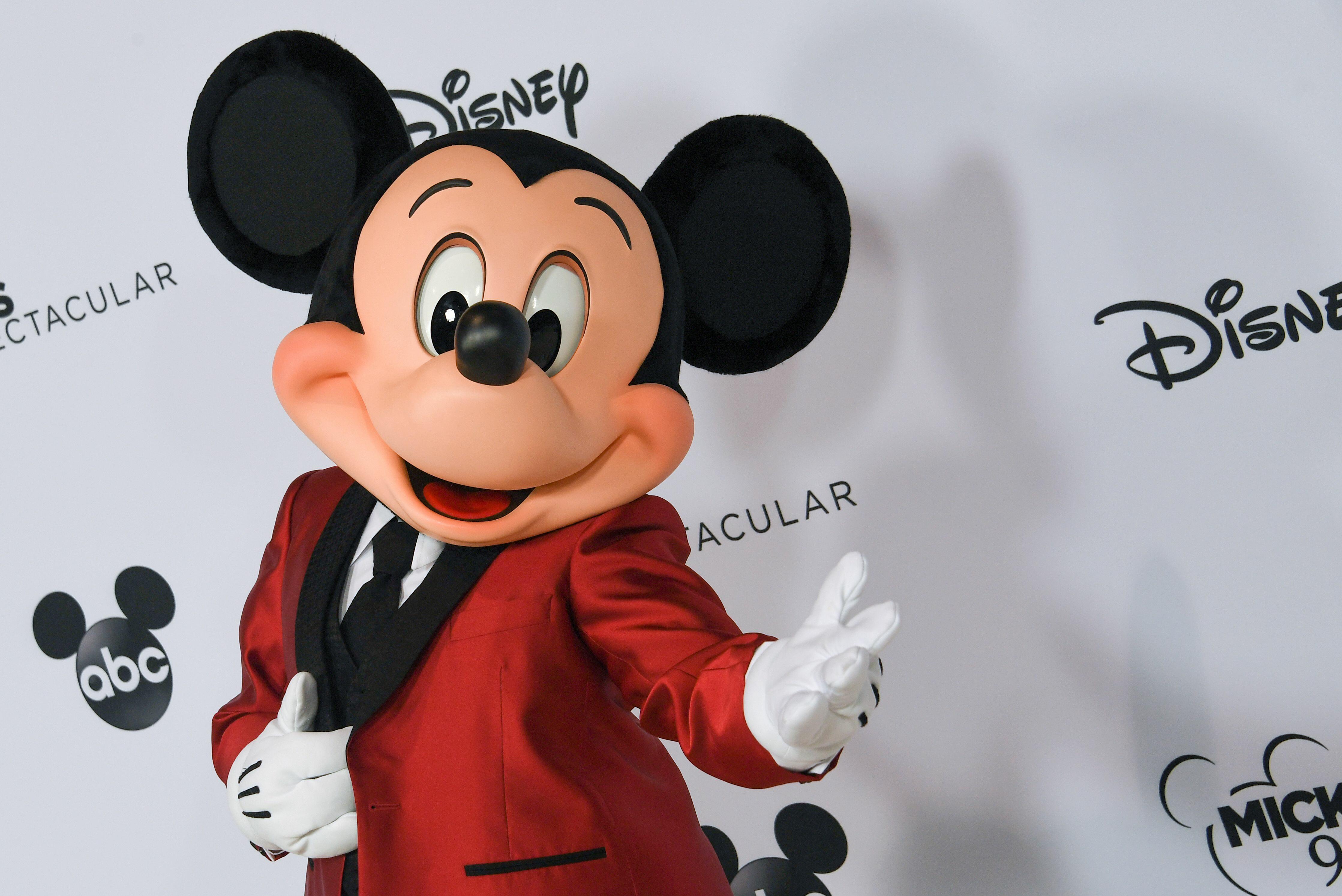 Bride Left Her Guests Hungry After She Paid For A Mickey Appearance