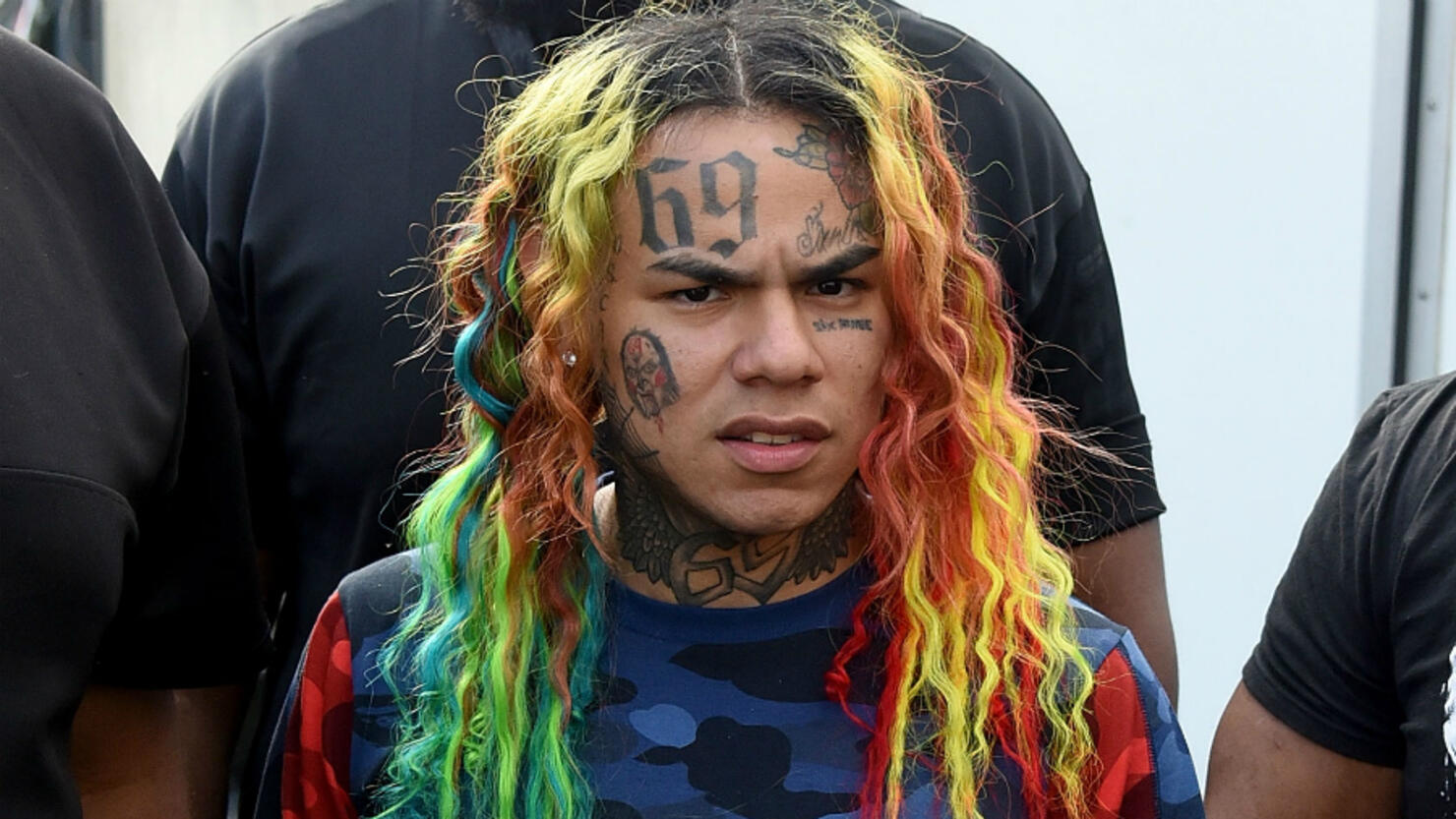 1. "Takashi 6ix9ine Shows Off New Blue Hair on Instagram" 
2. "Takashi 6ix9ine's Blue Hair Sparks Controversy on Social Media" 
3. "Takashi 6ix9ine's Blue Hair: A Look Back at His Ever-Changing Hairstyles" 
4. "Takashi 6ix9ine's Blue Hair: The Meaning Behind the Color" 
5. "Takashi 6ix9ine's Blue Hair: How to Achieve the Look" 
6. "Takashi 6ix9ine's Blue Hair: Fans React to His Bold New Look" 
7. "Takashi 6ix9ine's Blue Hair: A Timeline of His Hair Evolution" 
8. "Takashi 6ix9ine's Blue Hair: The Inspiration Behind the Color" 
9. "Takashi 6ix9ine's Blue Hair: The Controversy Surrounding His Hair Choices" 
10. "Takashi 6ix9ine's Blue Hair: The Impact of His Bold Style on Pop Culture" - wide 6