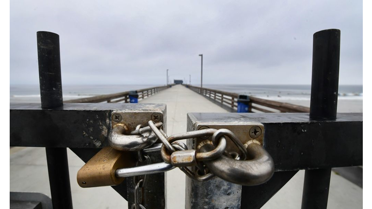 TOPSHOT-US-HEALTH-VIRUS-BEACH