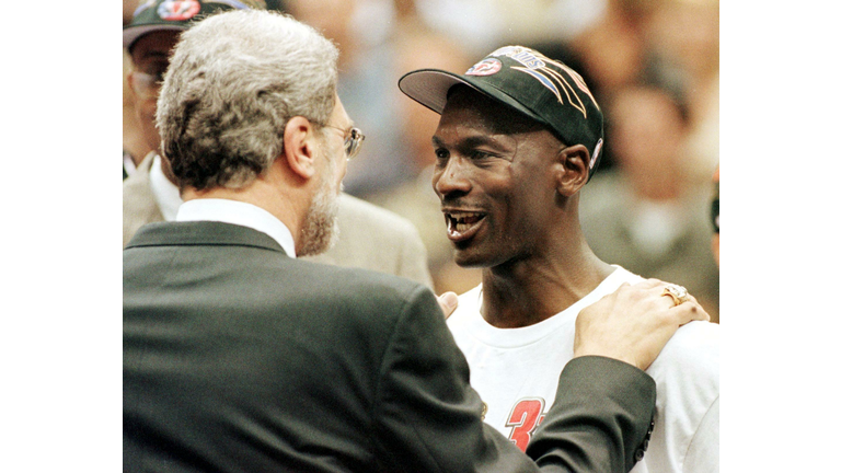 Michael Jordan (R) and Chicago Bulls head coach Ph