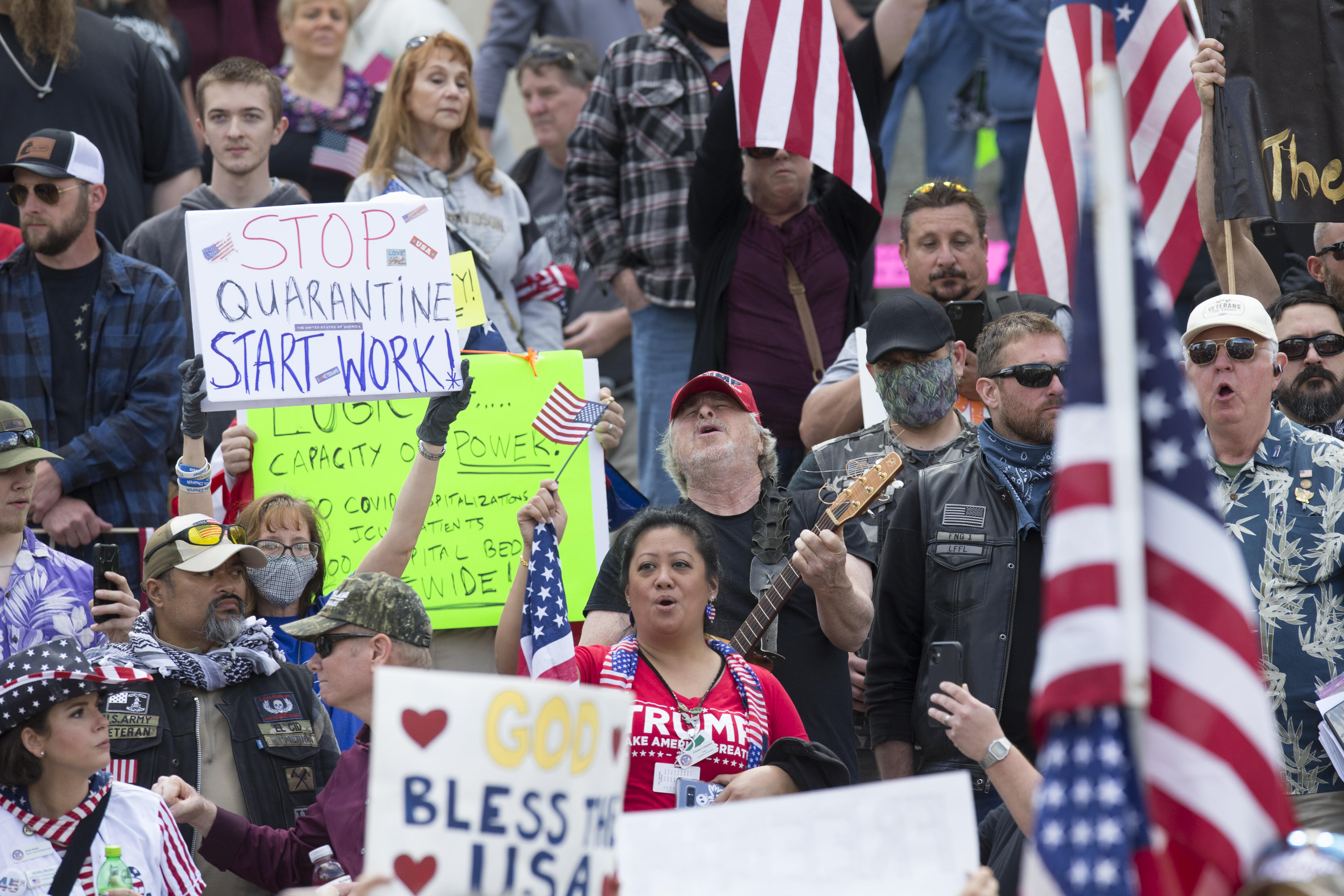 Выступать против. США протест против карантина. Демонстрации в США. Митинги в США. Митинг в Америке.