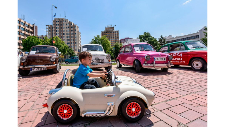 KOSOVO-TRANSPORT-CAR-FIQA