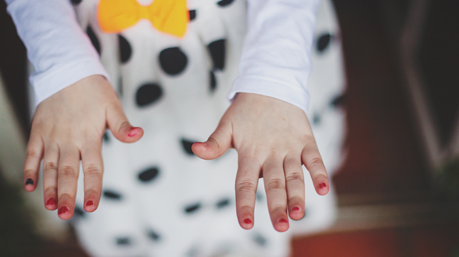 navigatie Uitbreiden Evaluatie Mom Gets Shamed For Baby's Nails After Sharing Photo Of Her Manicure |  iHeart