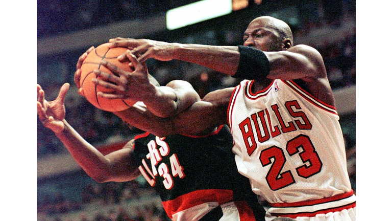 Chicago Bulls guard Michael Jordan(R) fights for a
