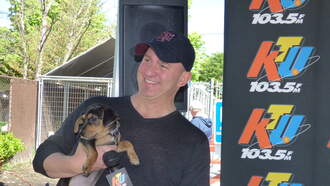 Bartel chats with North Shore Animal League America