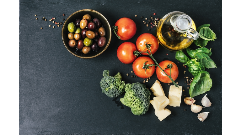 Ingredients (tomatoes, broccoli, garlic, basil, parmesan cheese, and spices)