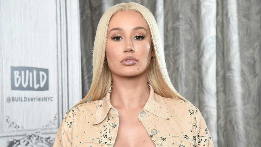 Iggy Azalea Shows Off Her Toned Abs Amid Rumors She Recently Gave Birth