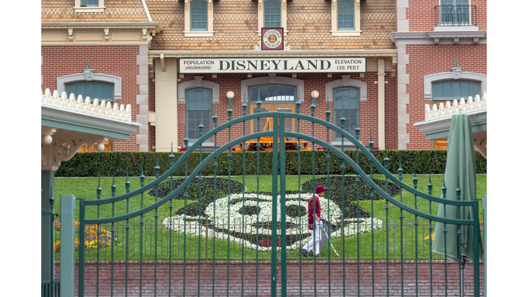Disneyland Entrance Closed - Photo DAVID MCNEW / Contributor