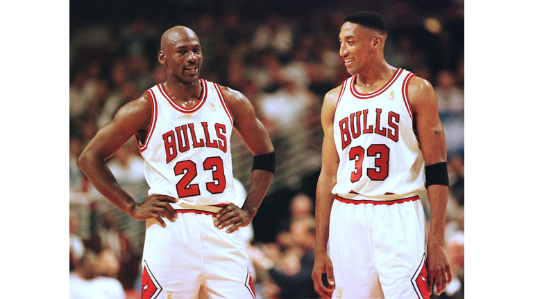 Michael Jordan (L) and Scottie Pippen (R) of the C
