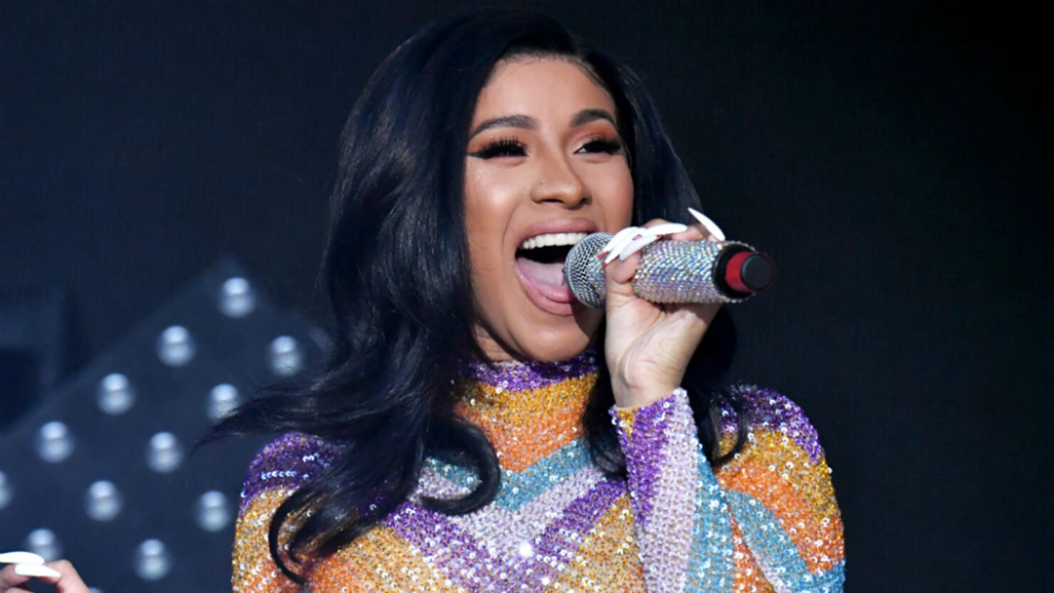 Cardi B Shows Off Her Real Stomach After Sucking It In For Bikini Pic Iheart 