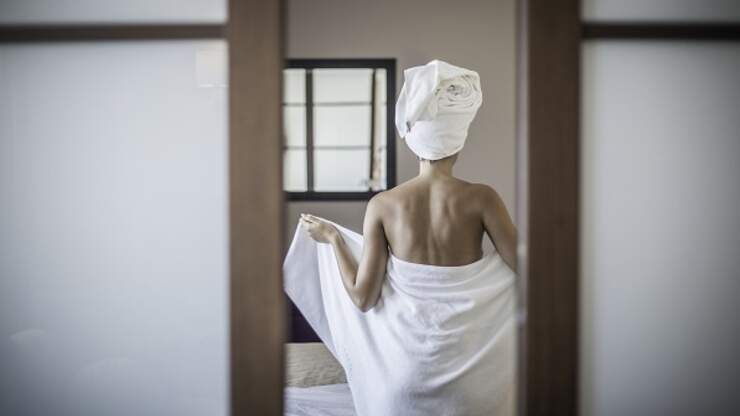 Mom Accidentally Flashes Daughter's First Grade Class On Zoom | SUNNY