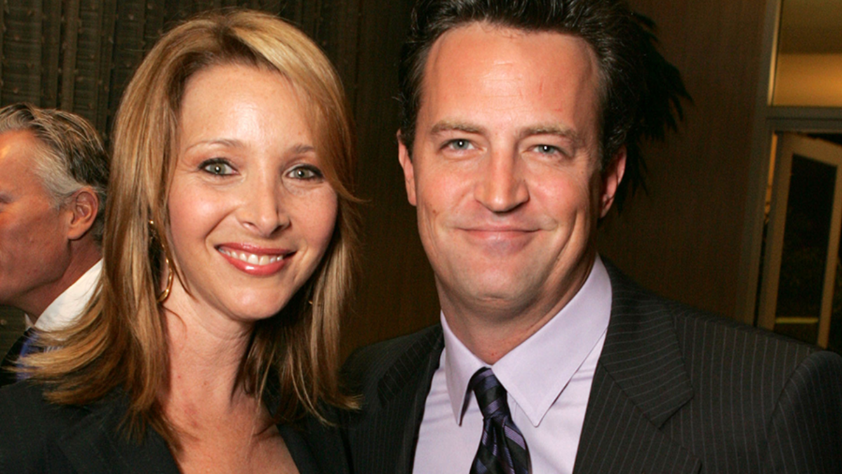 Lisa Kudrow says Matthew Perry gave her Cookie Time cookie jar