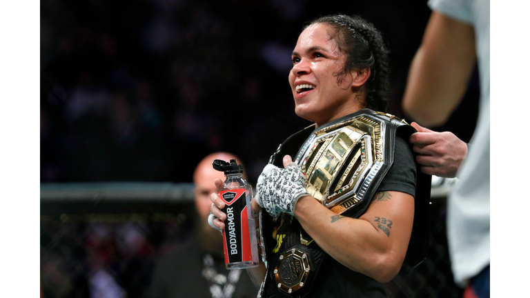 Amanda Nunes v Germaine de Randamie