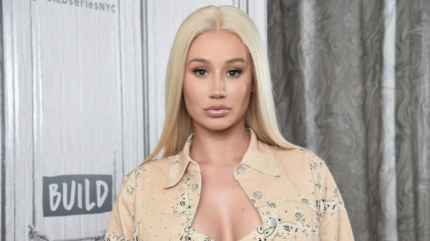 Iggy Azalea Transforms Her Look With New Hair Color Iheart 5364