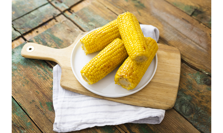 Corn cobs on plate