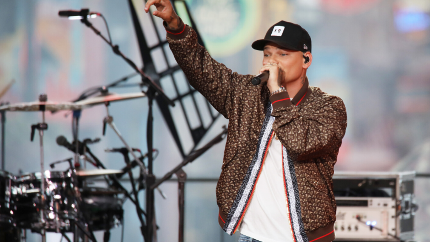 Kane Brown Unveils Rescheduled 'Worldwide Beautiful Tour' Dates For 2021