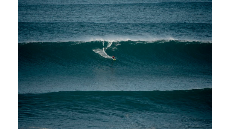 SURFING-POR-BIG-WAVES