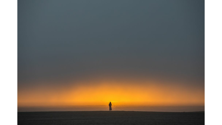 TOPSHOT-US-HEALTH-VIRUS-HEAT-WAVE-BEACH