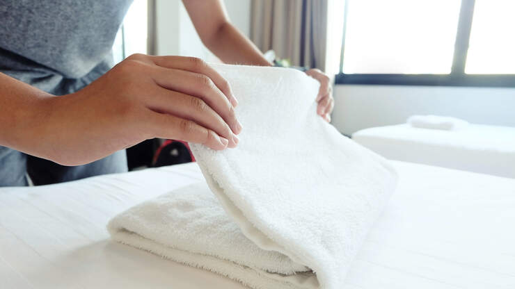 Blacklight Reveals Dirty Sheets in Hotel Rooms During COVID-19 Pandemic