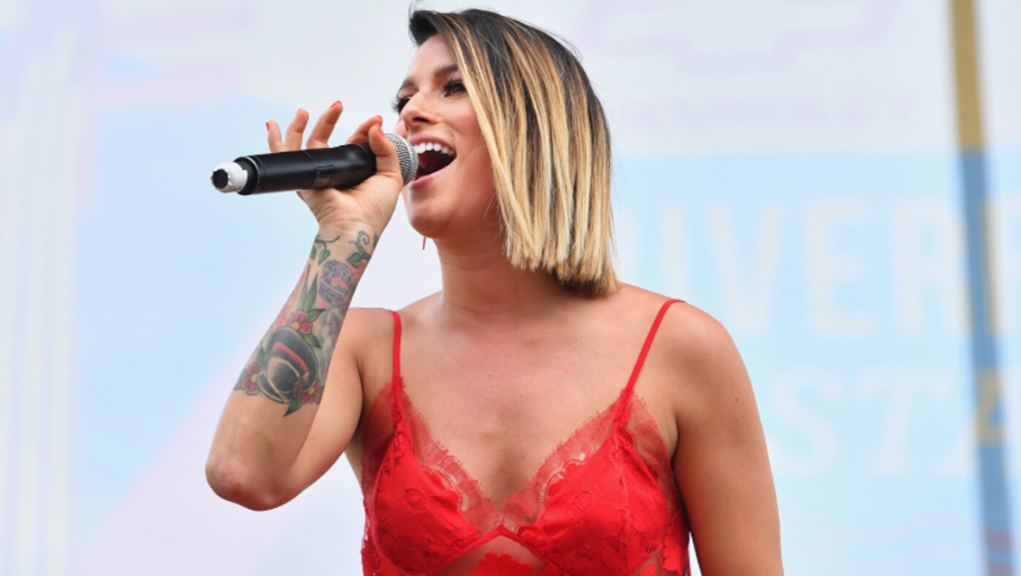 Cassadee Pope Announces New Acoustic Album, 'Rise And Shine'