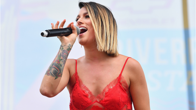 Cassadee Pope Announces New Acoustic Album, 'Rise And Shine'