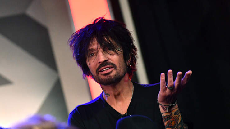 Flipboard Motley Crue S Tommy Lee Unveils New Face Tattoo