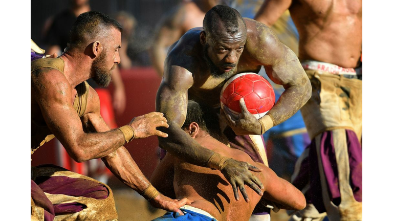 TOPSHOT-ITALY-FLORENCE-CALCIO-STORICO