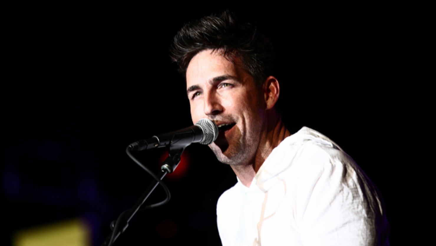 Jake Owen's Girlfriend And Two Daughters Star In Sweet 'Made For You' Video