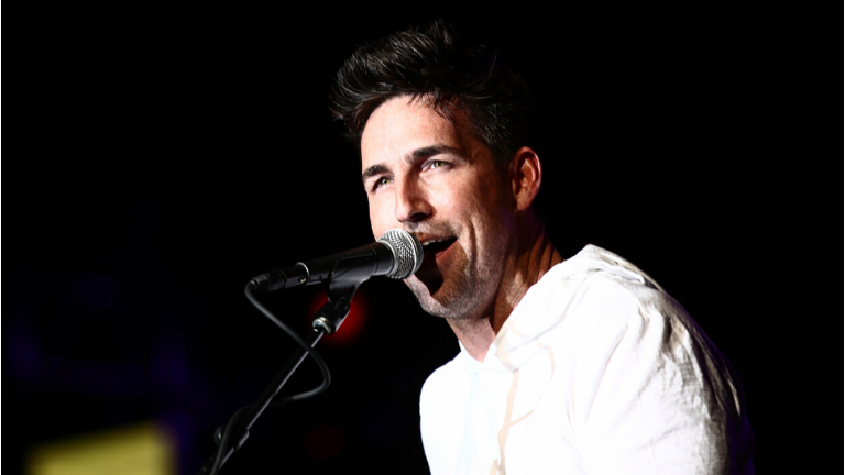 Jake Owen's Girlfriend And Two Daughters Star In Sweet 'Made For You' Video