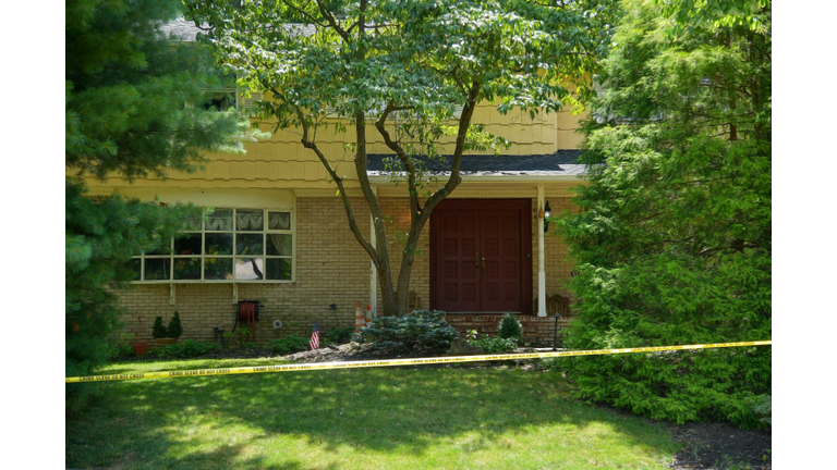 Federal Judge's Son And Husband Shot At Their Home By Man Dressed As Delivery Person