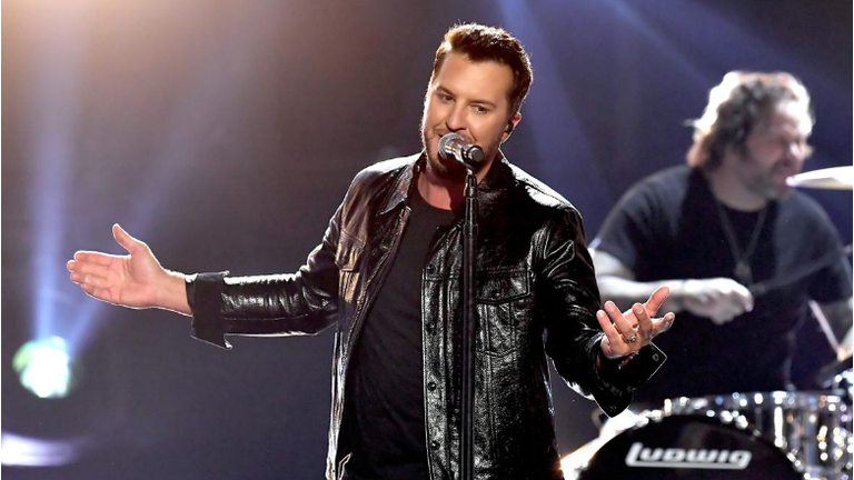 Watch Luke Bryan Prank His Dog Choc In Hilarious Video