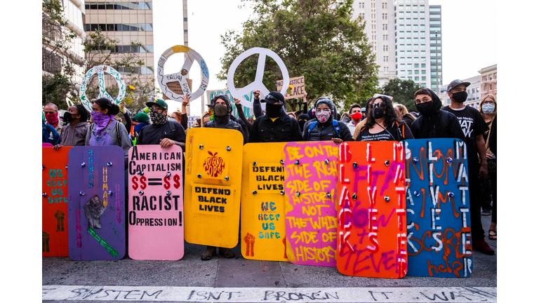 Protesters In Oakland Gather In Solidarity With Portland Activists