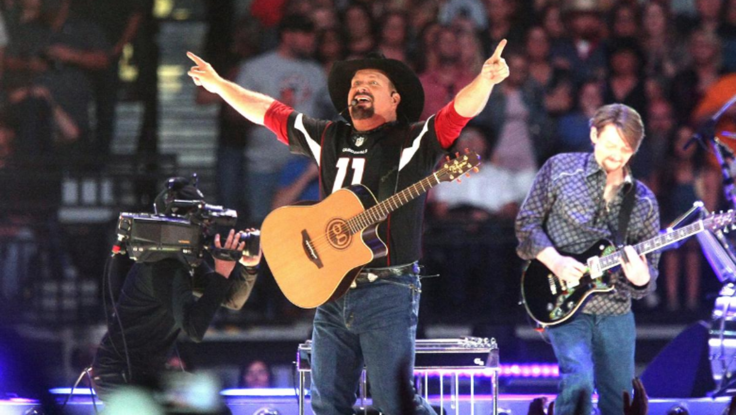 Garth Brooks Says His Own Dive Bar Is Coming To Nashville