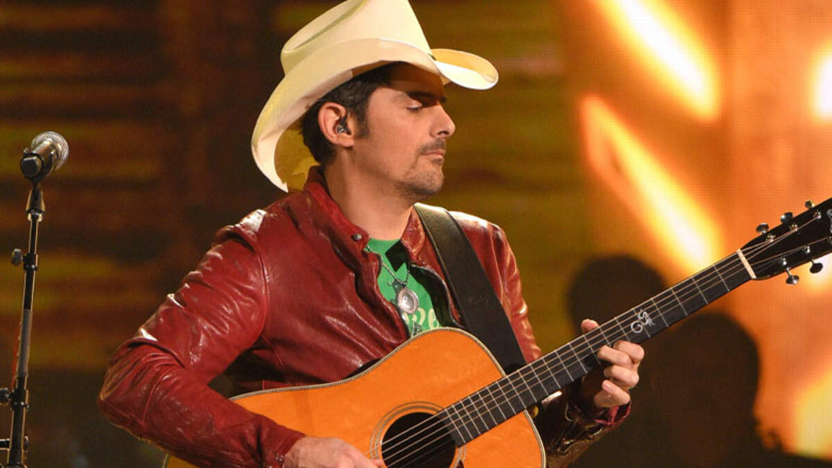 Brad Paisley's 'No I In Beer' Video Is A FanShot Masterpiece After
