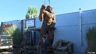 Video: Store in Oregon Acquires Enormous Sasquatch Statue