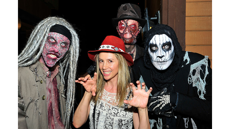 Carmen Electra And Travis Mills Visit Knott's Scary Farm