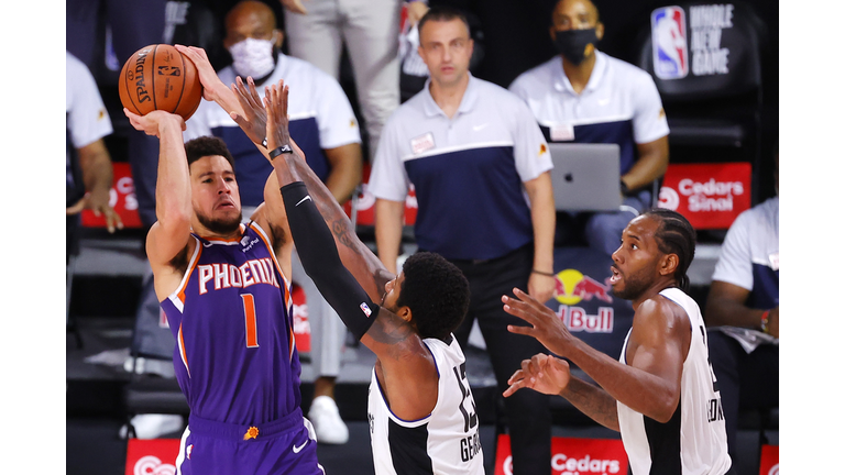 Phoenix Suns v Los Angeles Clippers