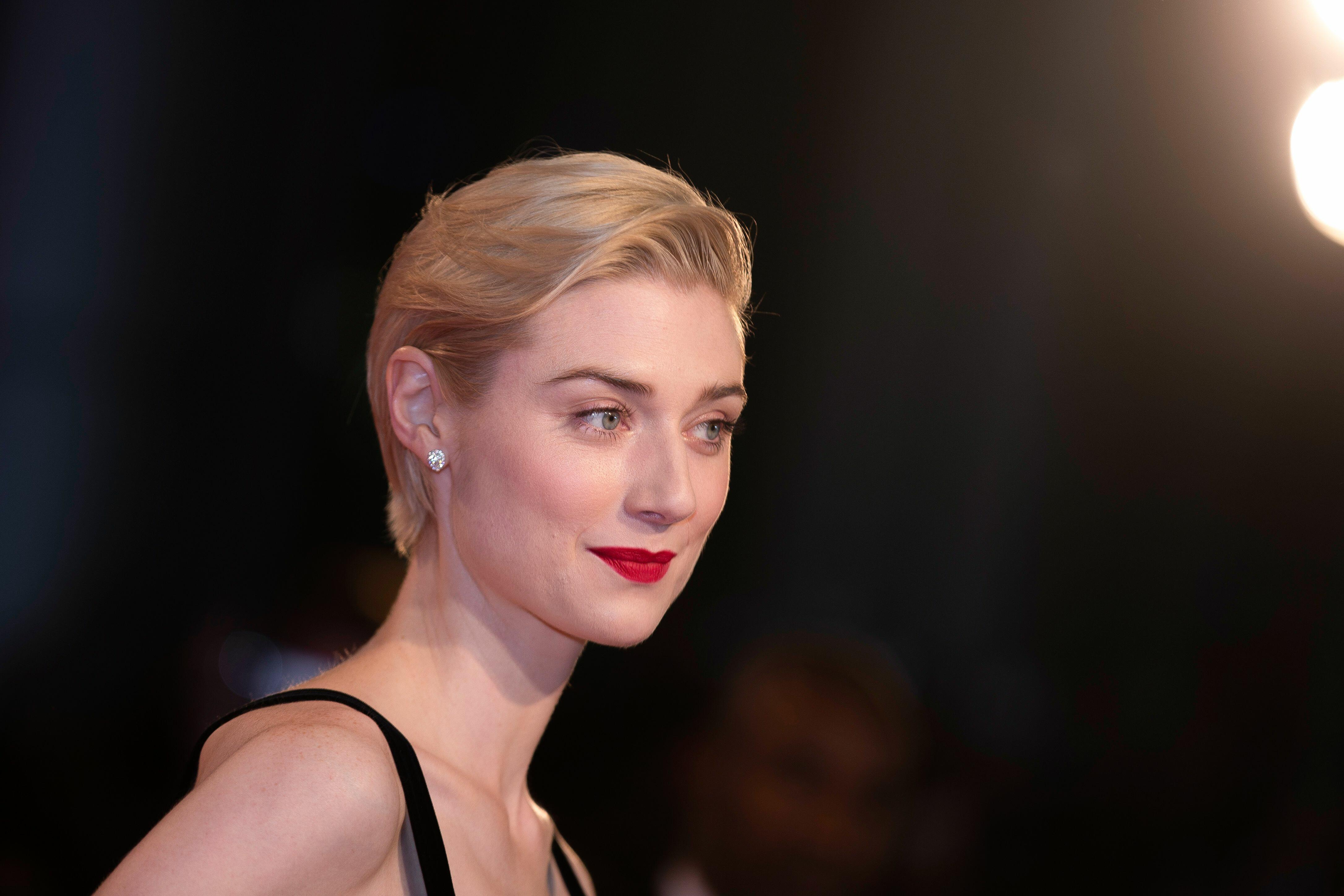 Elizabeth Debicki To Play Princess Diana In Final Seasons Of The Crown Iheart