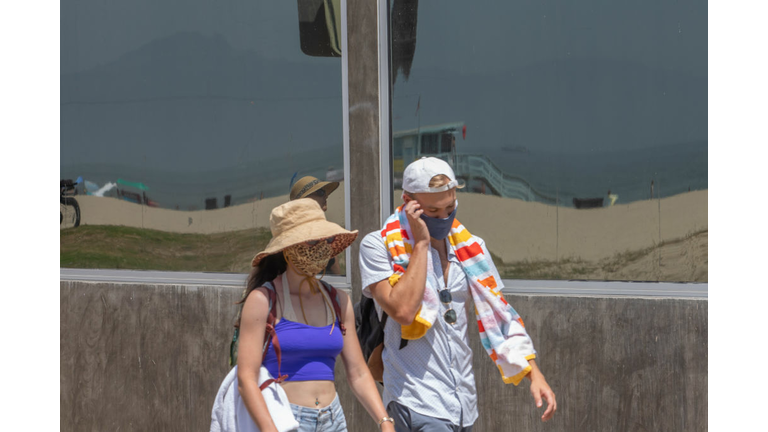 US-WEATHER-BEACH-HEATWAVE-CALIFORNIA