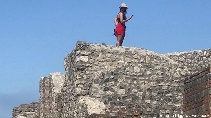 Pompeii Selfie Peeves Italian Police