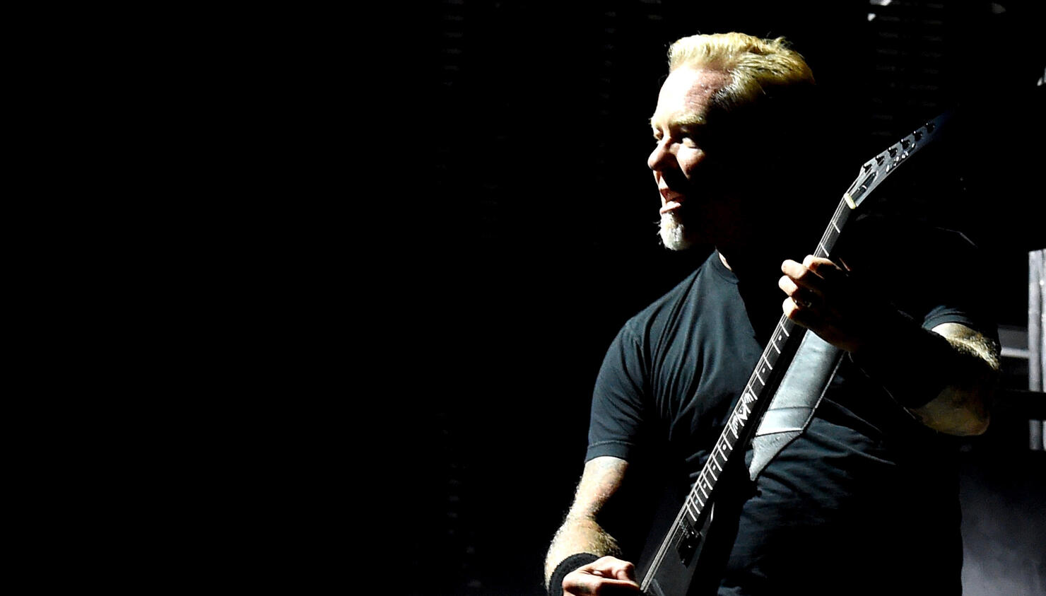 METALLICA's JAMES HETFIELD: My Guitars Are 'The Conduit From My Higher Power  Through My Body' 