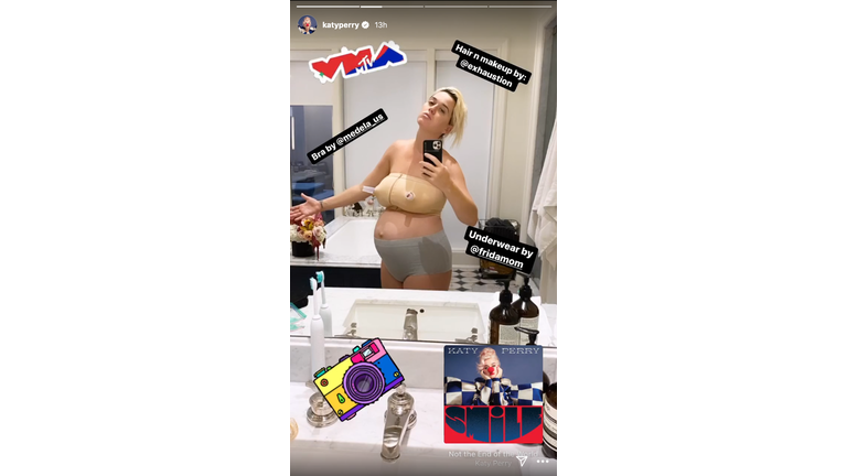 Katy Perry Wears Medela Nursing Bra and Frida Mom Postpartum Underwear In  VMAs Selfie