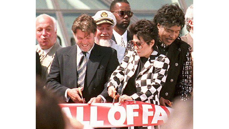 Rolling Stone Magazine publisher Jan Warner (L), Y