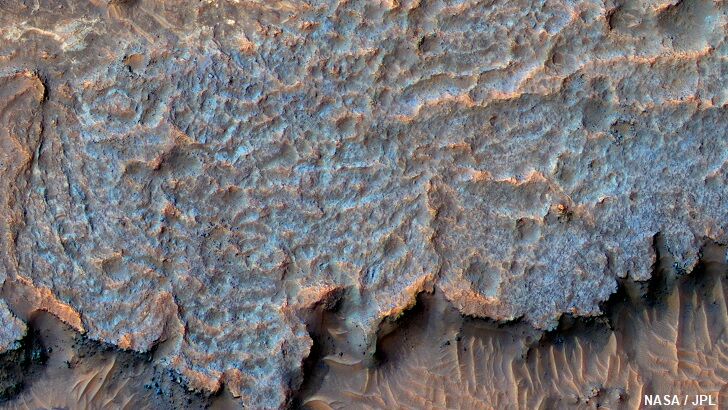 Odd Ridges Spotted on Mars Puzzle NASA