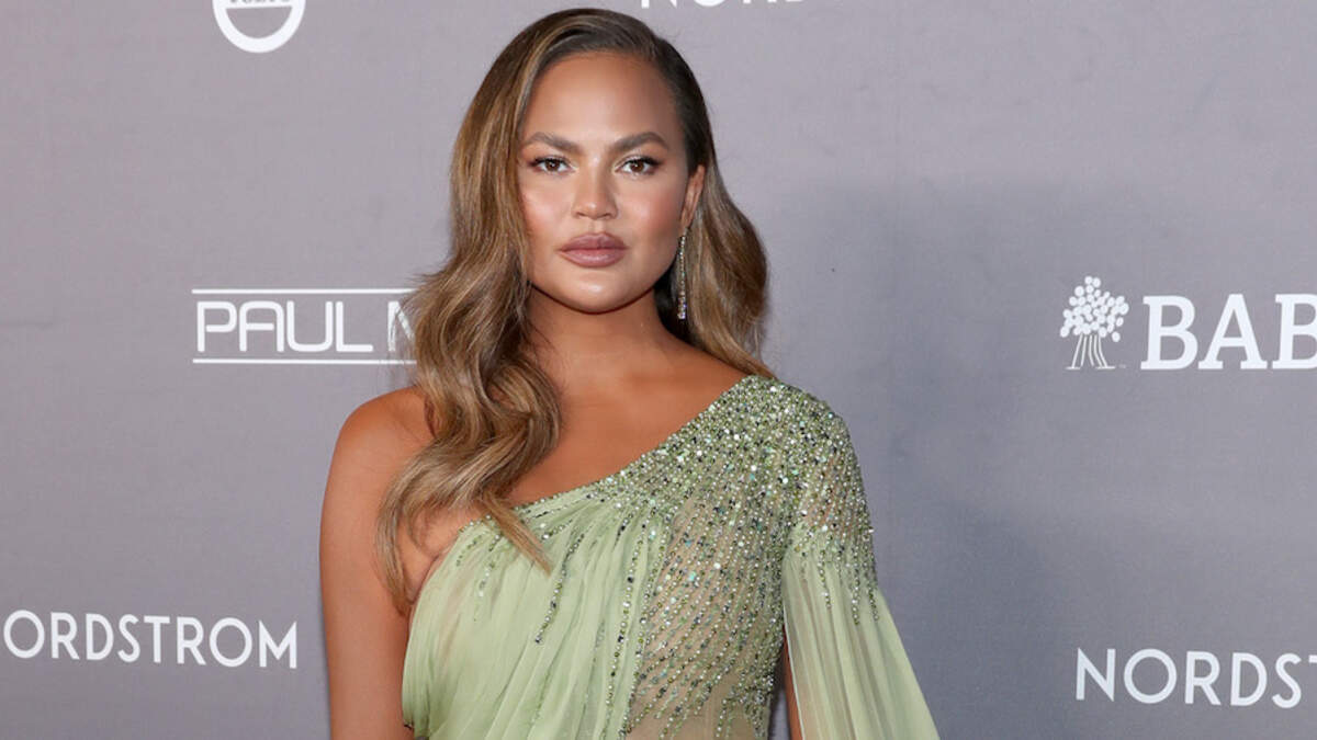 Pregnant Chrissy Teigen On Bed Rest For 2 Weeks