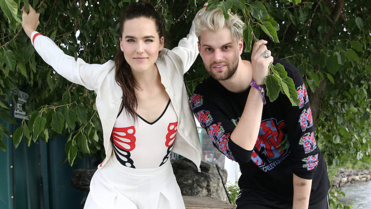 Alok sofi tukker inna it don. Alok, Sofi Tukker & Inna. Софи Такер новый папа. Sofi Tukker Treehouse. Alok Sofi Tukker Inna it don't matter.