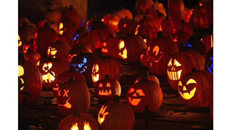 US-HALLOWEEN-PUMPKINS-SCULPTURES