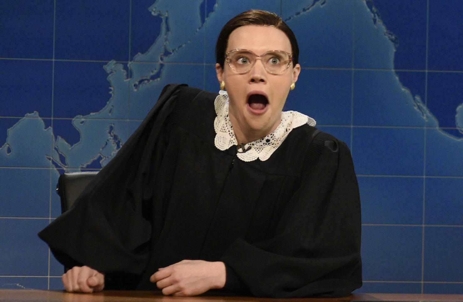 Snls Kate Mckinnon Honors Real Life Superhero Ruth Bader Ginsburg